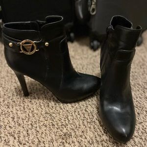 Guess black heeled booties